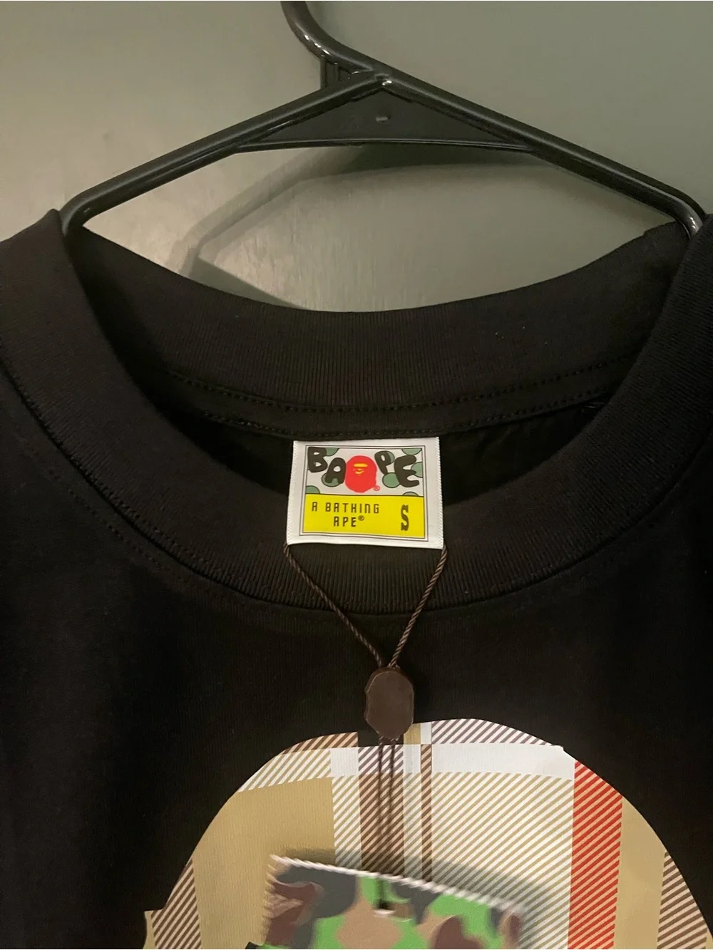 Mens Graphic Design Tee Size S.